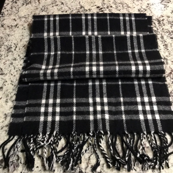 Burberry London Classic Check Cashmere Scarf - Picture 3 of 8